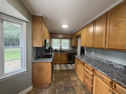 Kitchen - 605 W Pulaski Dr, Hampton, SC 29924 photo 4 of 5