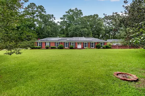 124 Axtell Dr, Summerville, SC 29485