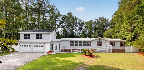 32 Lightsey Quarters Ln, Cottageville, SC 29435