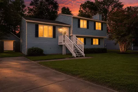 4950 Amberwood Ln, North Charleston, SC 29418