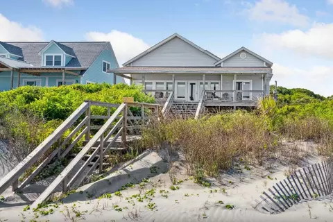 911 E Arctic Ave, Folly Beach, SC 29439