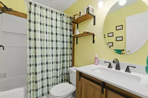 Bath - 135 Sandy Dr, Moncks Corner, SC 29461 photo 2 of 2