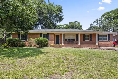 1352 Honeysuckle Ln, Charleston, SC 29412