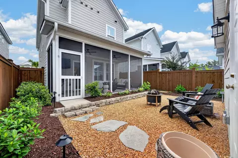 Exterior - 313 Eclipse St, Summerville, SC 29486 photo 6 of 9