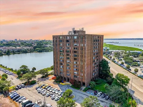 14 Lockwood Dr #10I, Charleston, SC 29401