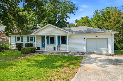 220 Crestwood Dr, Summerville, SC 29483