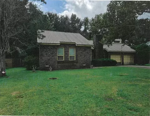 129 Honeysuckle Ln, Summerville, SC 29485