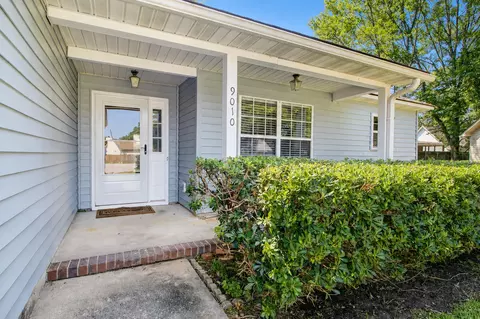 9010 Blitzen Ct, North Charleston, SC 29406