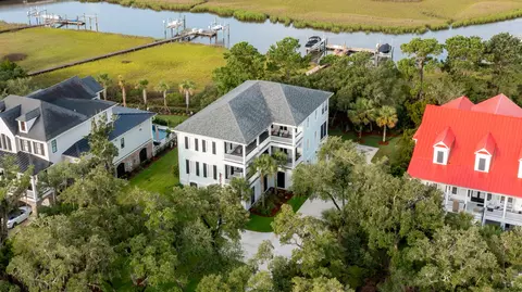 1853 Headquarters Plantation Dr, Johns Island, SC 29455