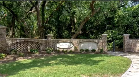 628 Parrot Point Dr, Charleston, SC 29412