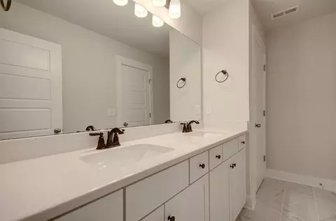 Bath - 100 Creek Pointe Dr, Moncks Corner, SC 29461 photo 1 of 3