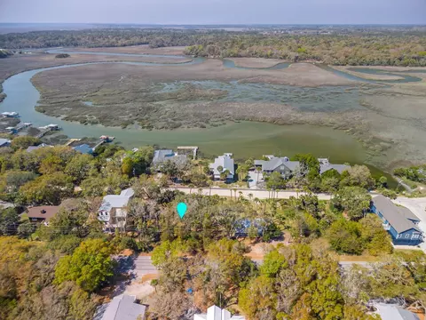 307 Jungle Rd, Edisto Beach, SC 29438