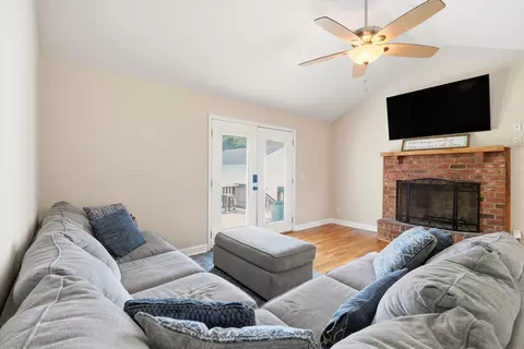 Living - 122 Thomas Ln, Moncks Corner, SC 29461 photo 1 of 3