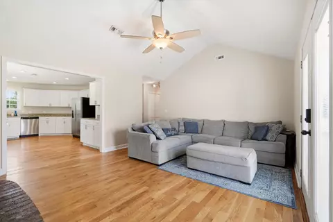 Living - 122 Thomas Ln, Moncks Corner, SC 29461 photo 2 of 3