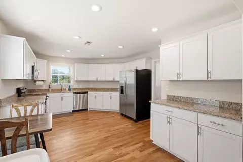 Kitchen - 122 Thomas Ln, Moncks Corner, SC 29461 photo 3 of 4
