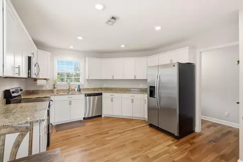 Kitchen - 122 Thomas Ln, Moncks Corner, SC 29461 photo 2 of 4