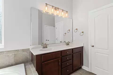 Bath - 345 Fox Ridge Ln, Moncks Corner, SC 29461 photo 2 of 4