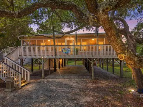 2002 Myrtle St, Edisto Island, SC 29438