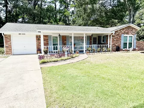 8425 Deerwood Dr, North Charleston, SC 29406