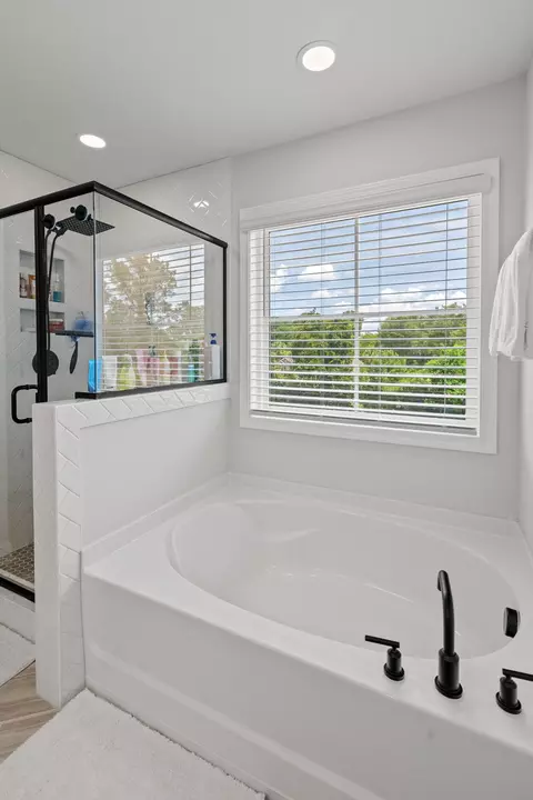 Bath - 415 Grove End Rd, Moncks Corner, SC 29461 photo 9 of 10