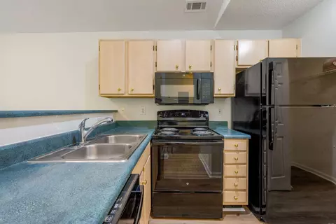 Kitchen - 188 Midland Pkwy #424, Summerville, SC 29485 photo 3 of 4