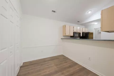 Dining - 188 Midland Pkwy #424, Summerville, SC 29485 photo 1 of 1