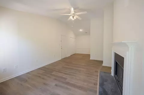 Living - 188 Midland Pkwy #424, Summerville, SC 29485 photo 3 of 3