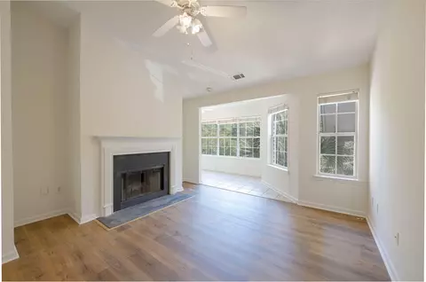 Living - 188 Midland Pkwy #424, Summerville, SC 29485 photo 1 of 3