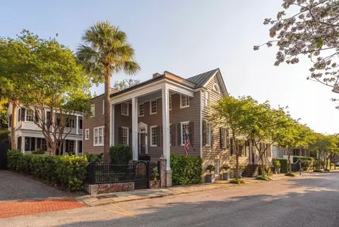 18 Water St, Charleston, SC 29401