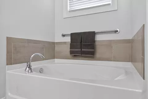 Bath - 216 Shortmarsh St, Summerville, SC 29486 photo 3 of 4