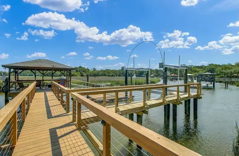 8704 Middleton Point Ln, Edisto Island, SC 29438