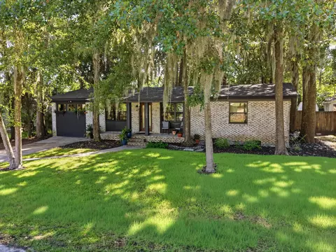 1203 Valley Dr, Hanahan, SC 29410