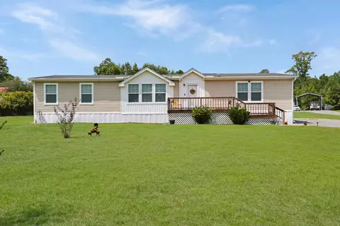 1289 Long Acre Dr, Bonneau, SC 29431