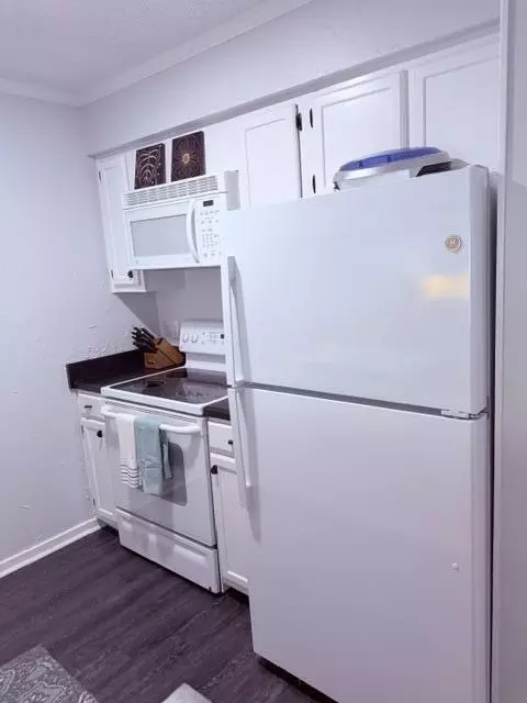 Kitchen - 2302 Cypress Pointe # B302, Manning, SC 29102 photo 2 of 6