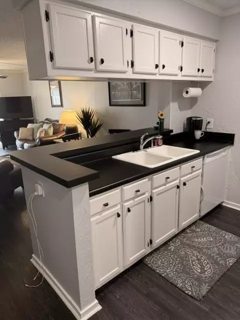 Kitchen - 2302 Cypress Pointe # B302, Manning, SC 29102 photo 3 of 6