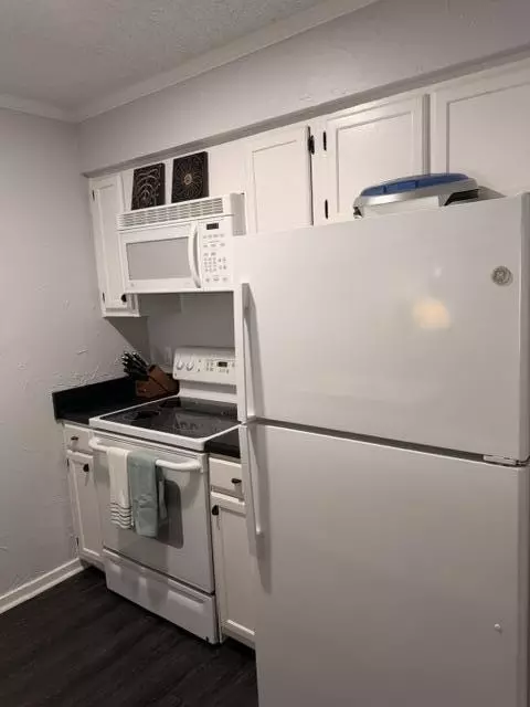 Kitchen - 2302 Cypress Pointe # B302, Manning, SC 29102 photo 4 of 6