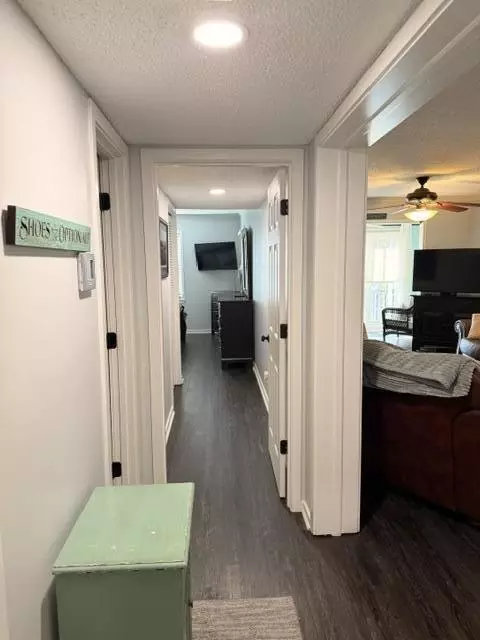 Entry Way - 2302 Cypress Pointe # B302, Manning, SC 29102 photo 3 of 4