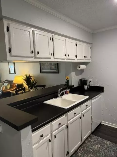 Kitchen - 2302 Cypress Pointe # B302, Manning, SC 29102 photo 1 of 6