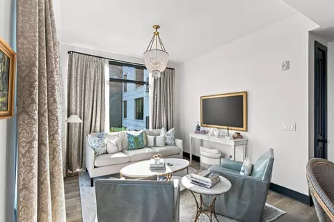 5 Gadsdenboro St #319, Charleston, SC 29401