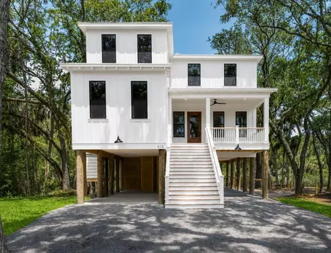 617 Dolphin St, Edisto Island, SC 29438