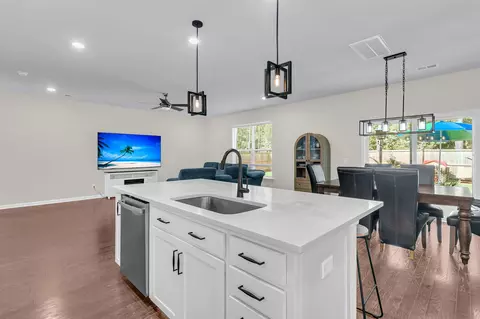 Kitchen - 337 Blue Oak Dr, Moncks Corner, SC 29461 photo 4 of 7