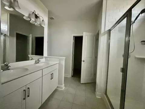 Bath - 600 Ravensridge Ln, Moncks Corner, SC 29461 photo 1 of 2
