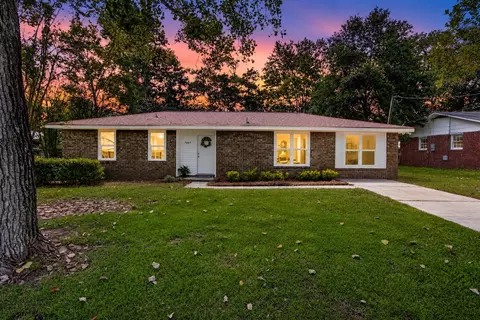 7667 Mendelwood Dr, North Charleston, SC 29418