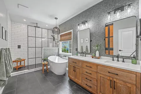Bath - 621 Pendleton Dr, Moncks Corner, SC 29461 photo 2 of 7