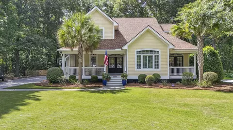 1005 Island Crossing Dr, Hanahan, SC 29410