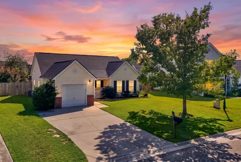 217 Barnwell St, Summerville, SC 29483