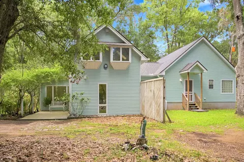 8557 Palmetto Rd, Edisto Island, SC 29438