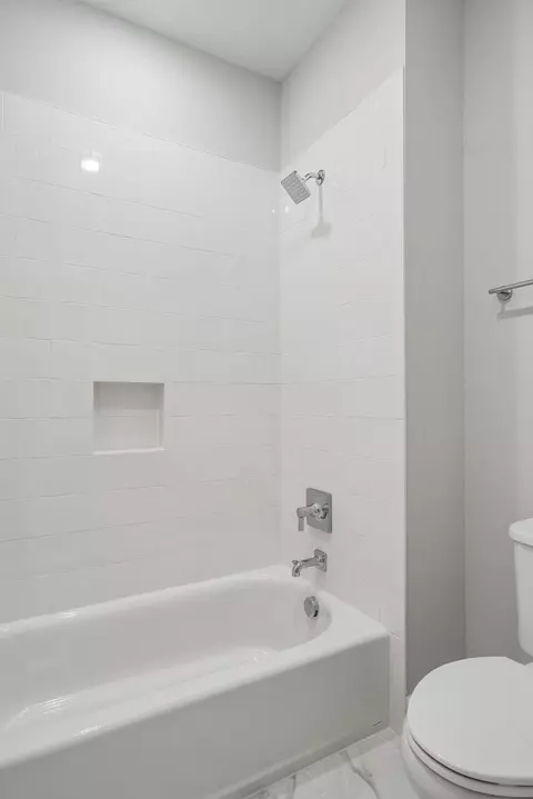 Bath - 140 Oakview Ln, Wando, SC 29492 photo 8 of 9