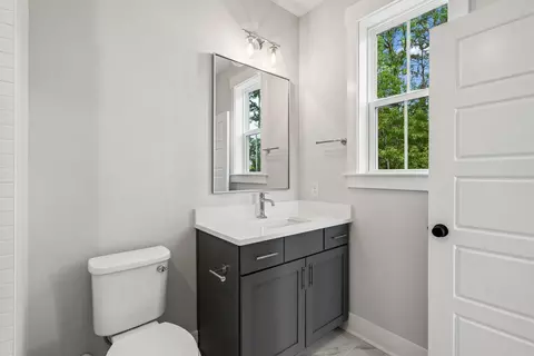 Bath - 140 Oakview Ln, Wando, SC 29492 photo 6 of 9