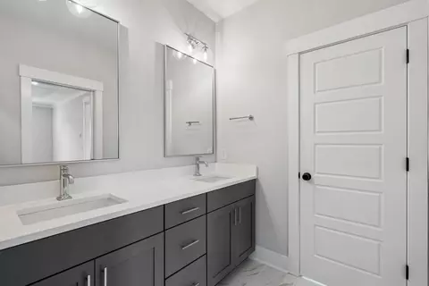 Bath - 140 Oakview Ln, Wando, SC 29492 photo 7 of 9